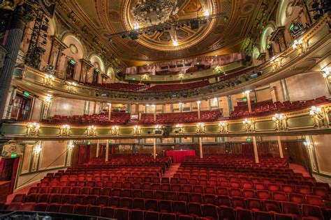 His Majesty's Theatre .